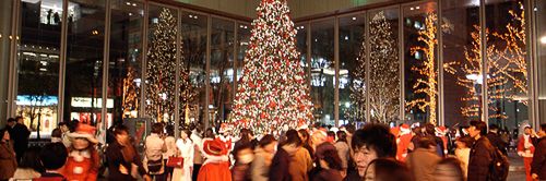 Christmas_tree_in_marunouchi500x166.jpg